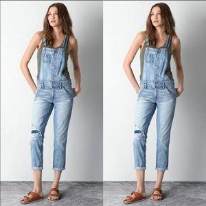 American eagle cropped distressed overalls sz.L